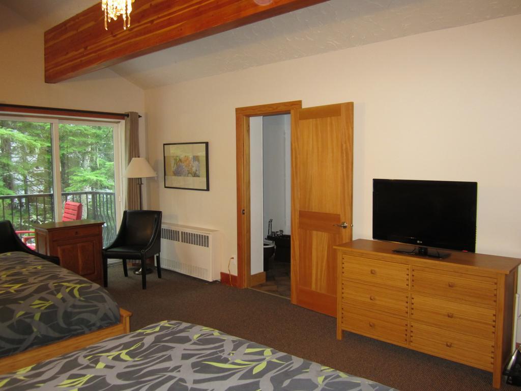 The Lodge At Skeena Landing Террас Номер фото