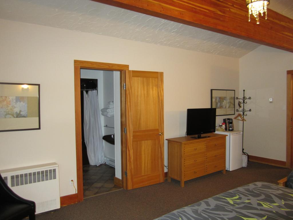 The Lodge At Skeena Landing Террас Номер фото