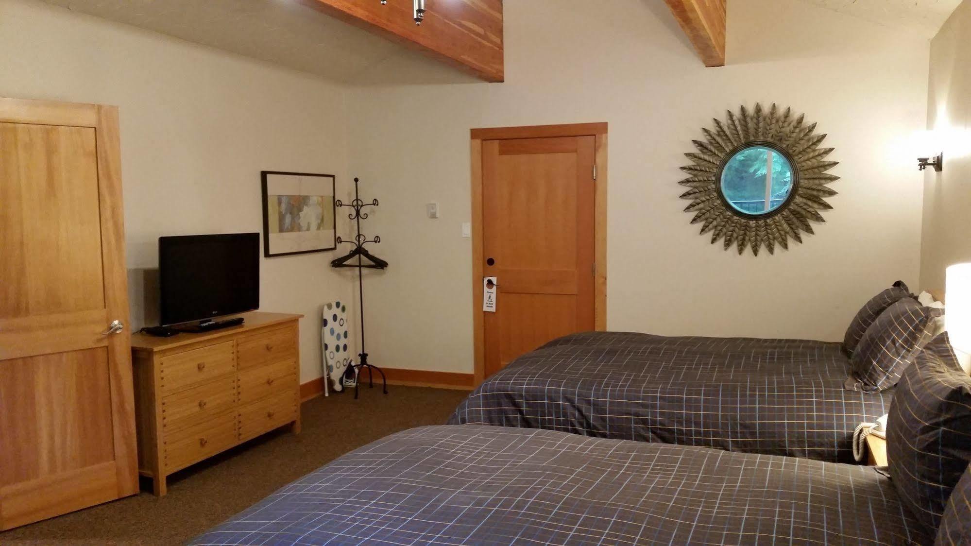 The Lodge At Skeena Landing Террас Экстерьер фото